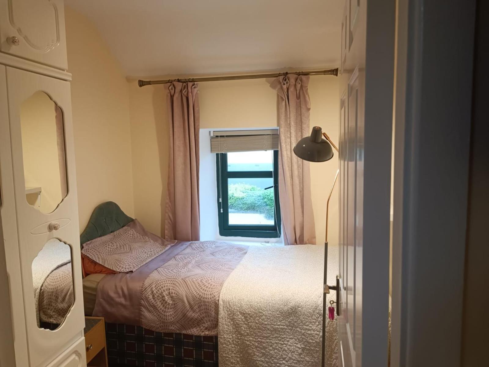 Bernie'S Place Castlebar Szoba fotó